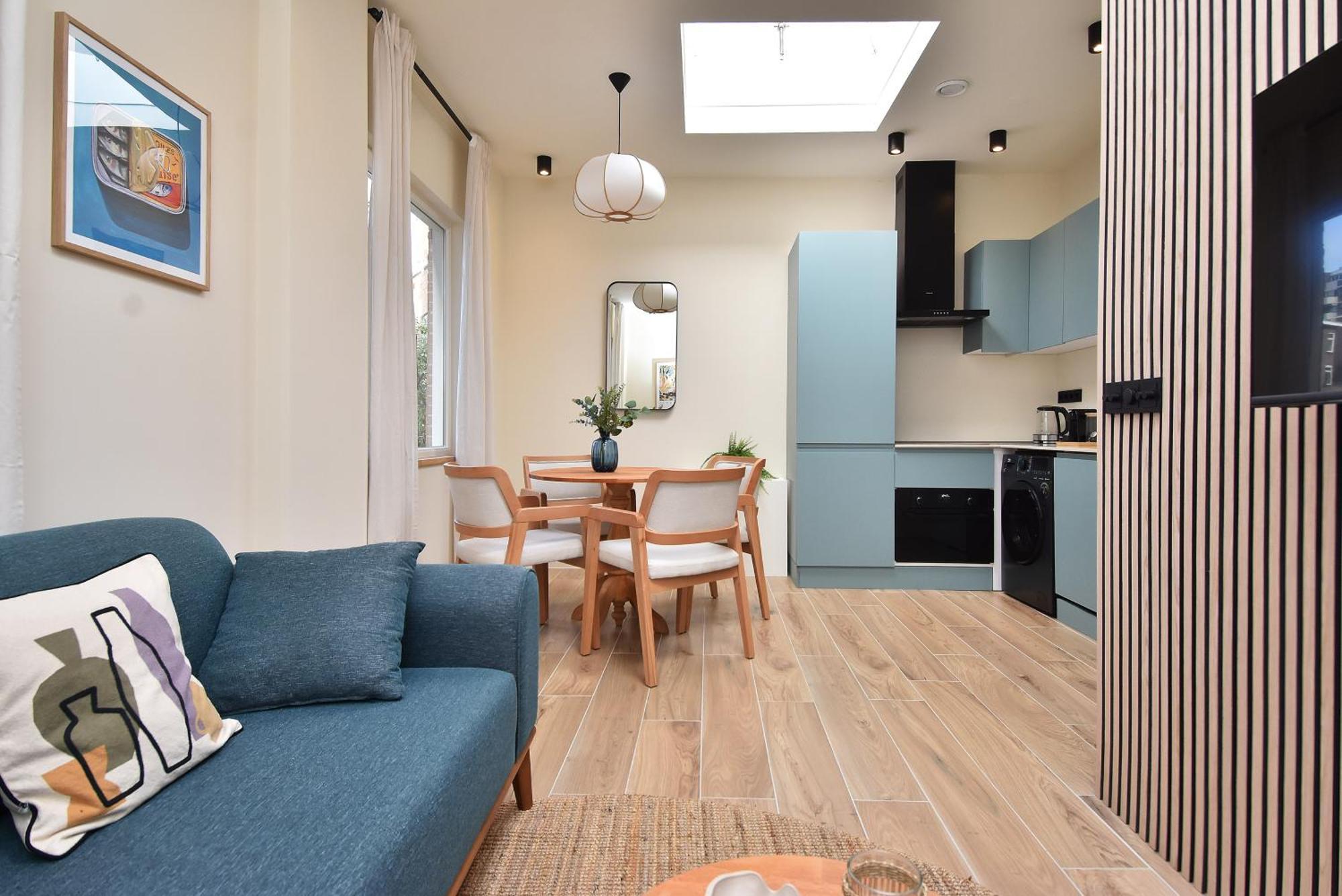 Curated Apartment Near Scheveningen Beach *