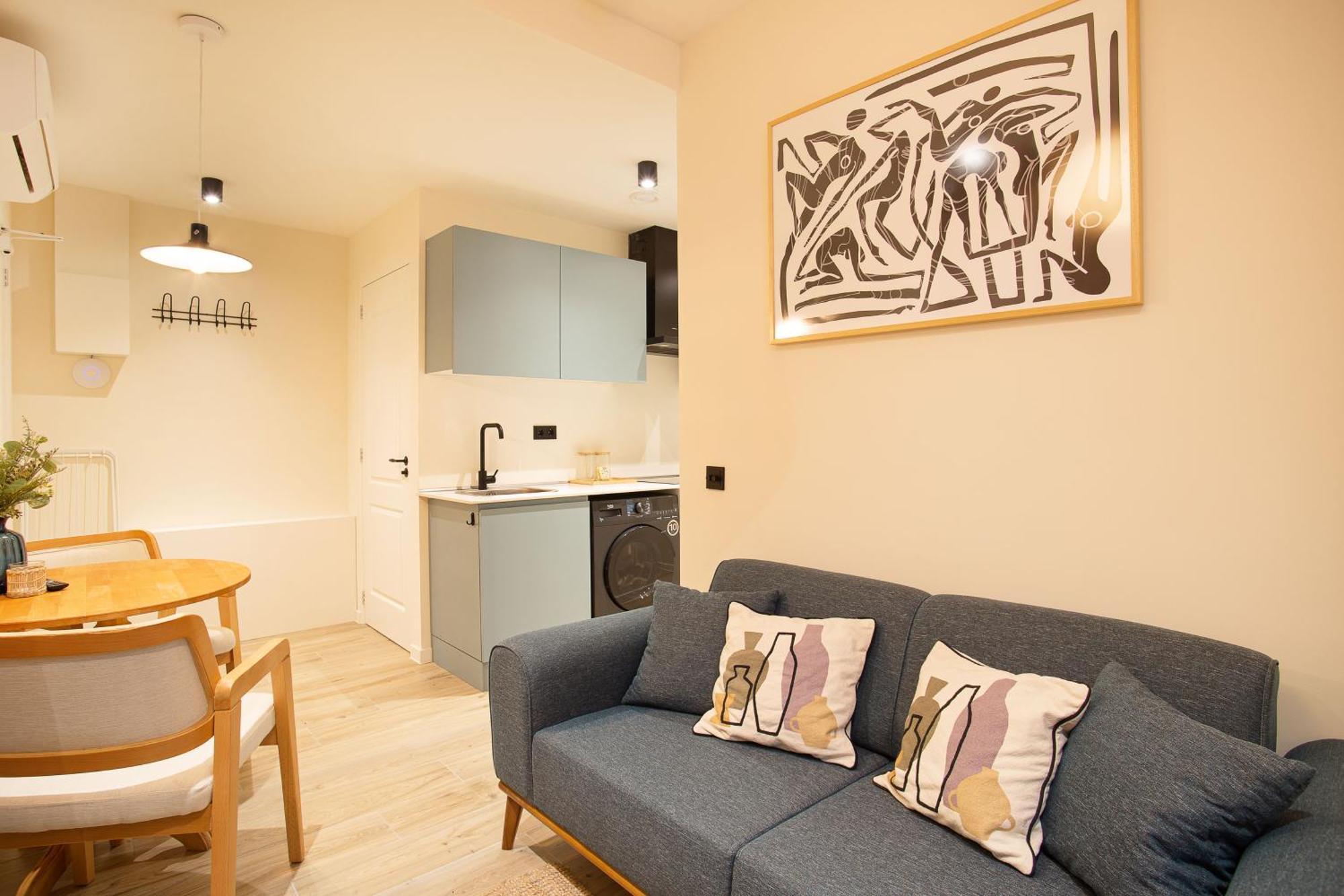 Curated Apartment Near Scheveningen Beach *